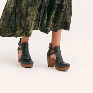 Free People Cedar Clog Ankle Strap in Black Suede Bohemian Wood Clog 36/6